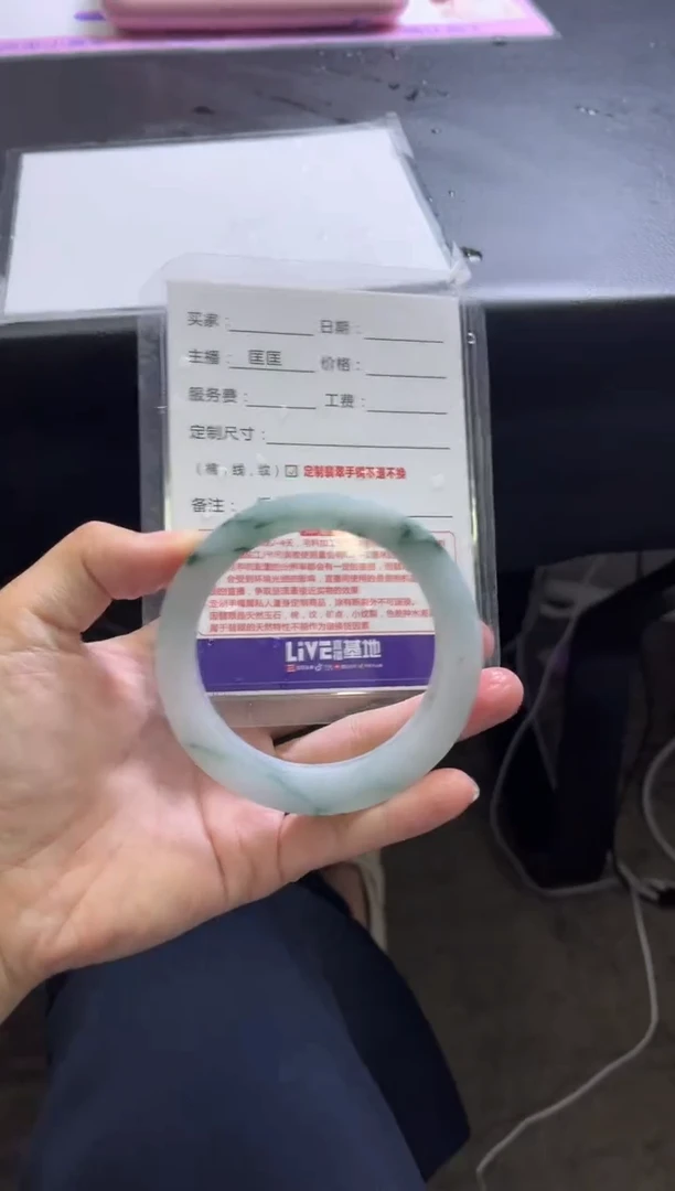 定制翡翠手镯未镶嵌沈***?定制手镯不退不换