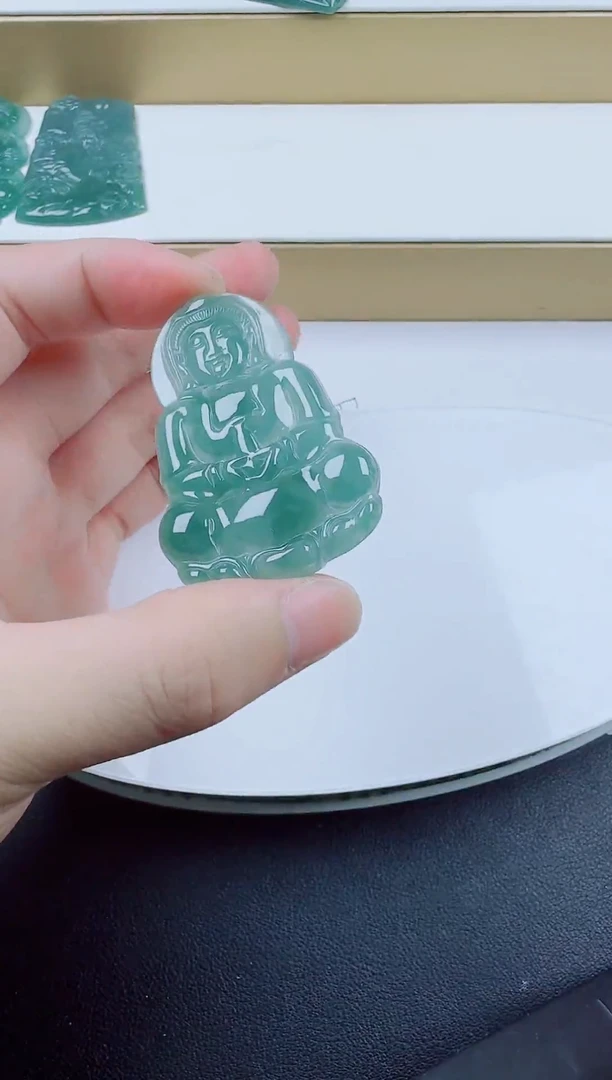 翡翠未镶嵌颈饰观音