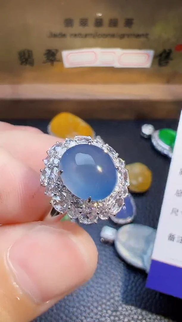 翡翠戒指18K金镶嵌翡翠