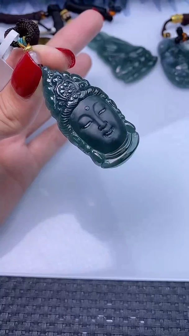 颈饰未镶嵌翡翠