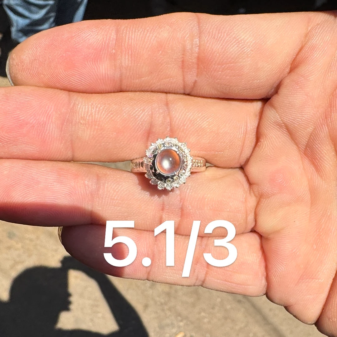 1012(小哪吒在源头)玻璃种翡翠正圆黑钢戒面干净饱满荧光足M50