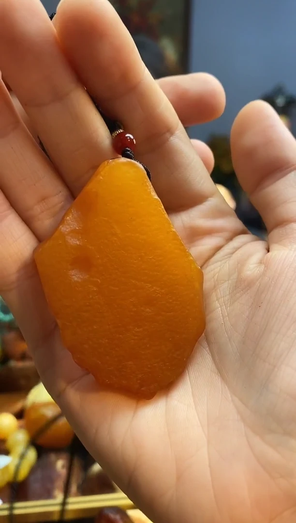 未镶嵌颈饰琥珀吊坠