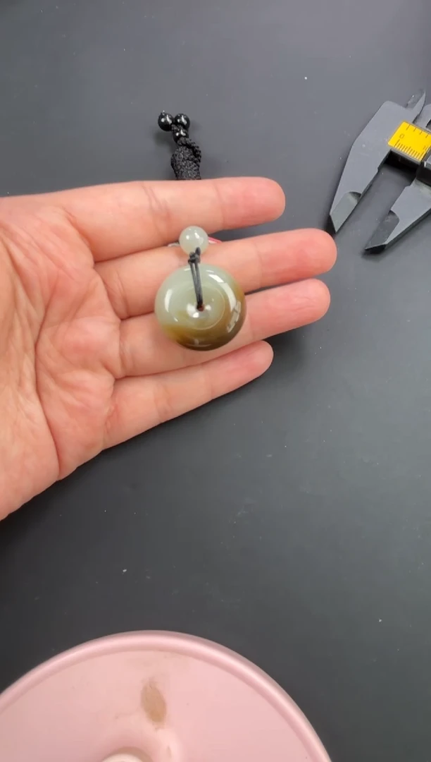 和田玉未镶嵌吊坠(赠链)且末微色差近矿二号矿平安扣m