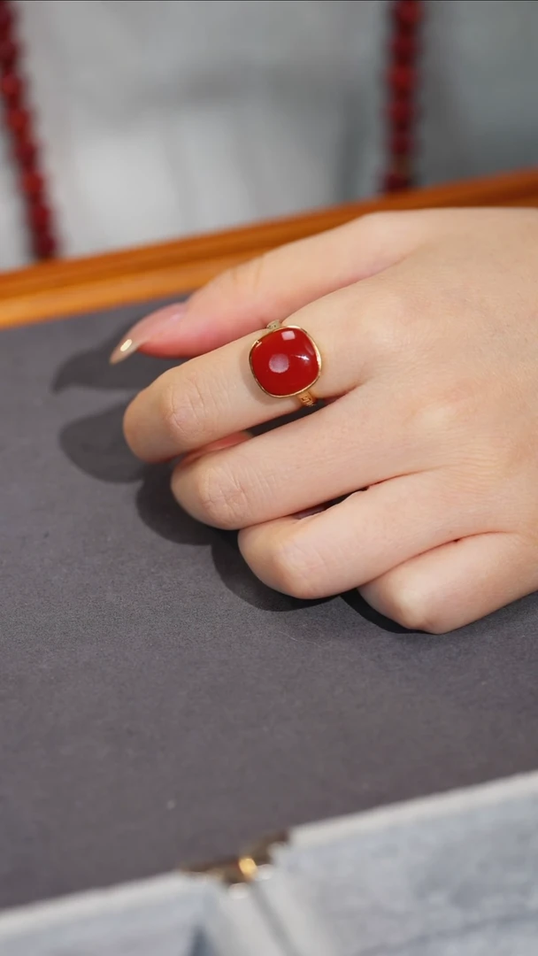 18K金镶嵌南红玛瑙戒指原矿J-2-2