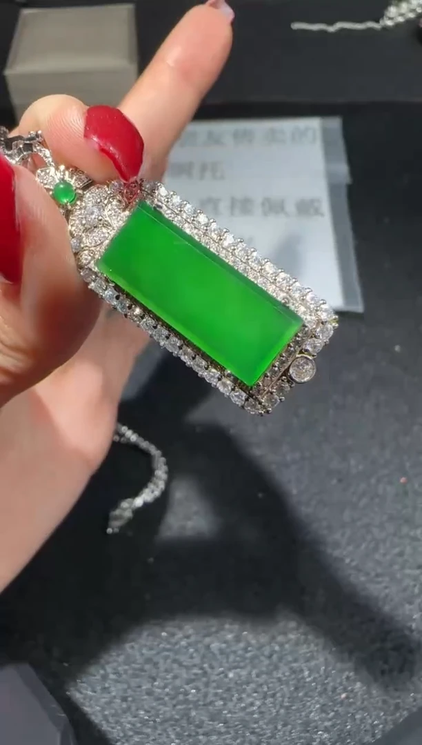 【闪购商品】翡翠吊坠(赠链)未镶嵌多样性发货拍一发一