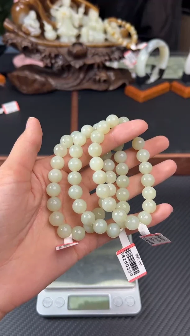 手串未镶嵌和田玉且末微色差迪克兰二细卡10多样性发货拍一发一