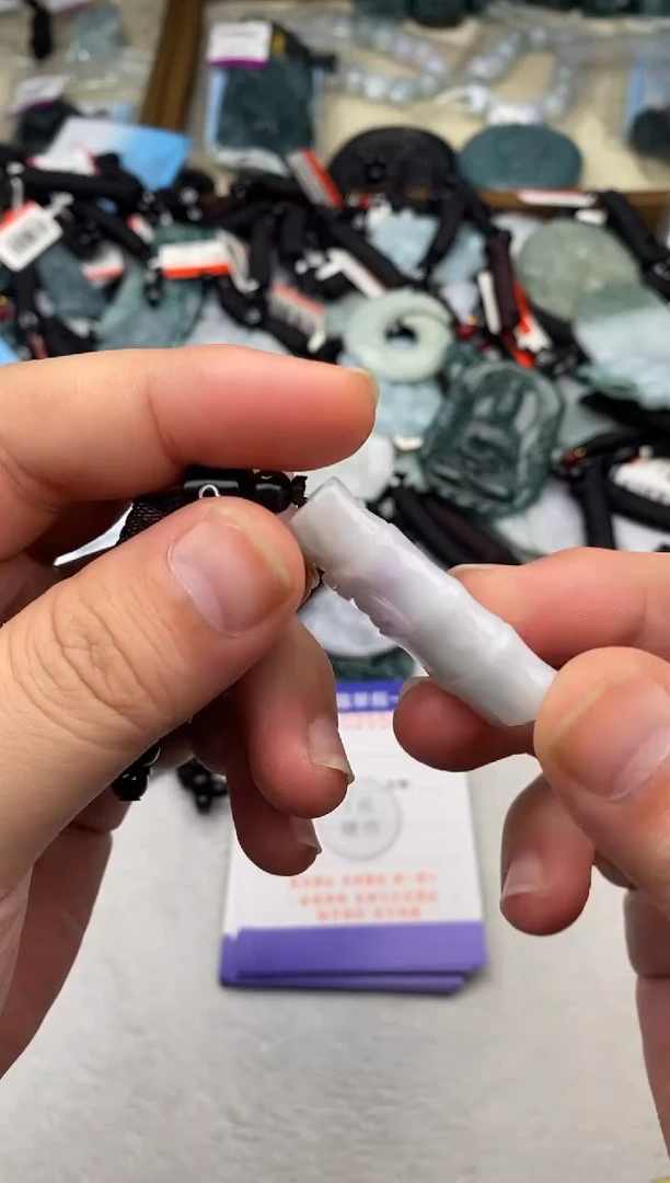 翡翠未镶嵌颈饰 多样性发其一