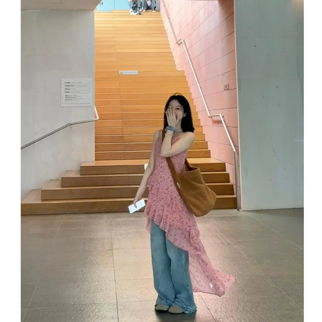 2025夏季新款小众设计感不规则法式高级感吊带裙搭高腰显瘦牛仔裤