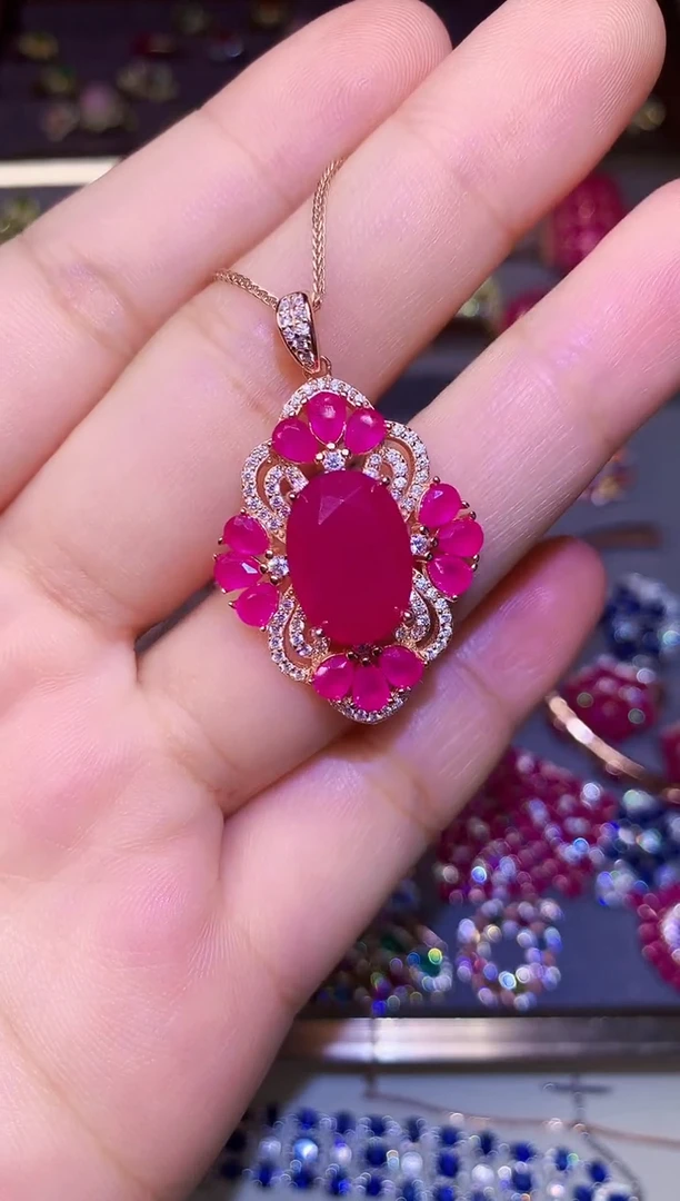 银S925镶嵌颈饰红宝石....