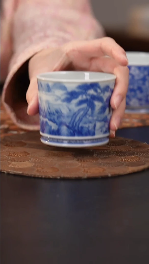 【闪购商品】杯看山柴窑青花山水