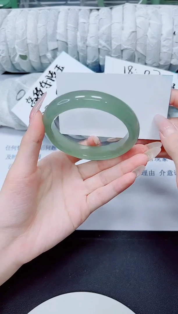 未镶嵌手镯石英质玉17/56.4