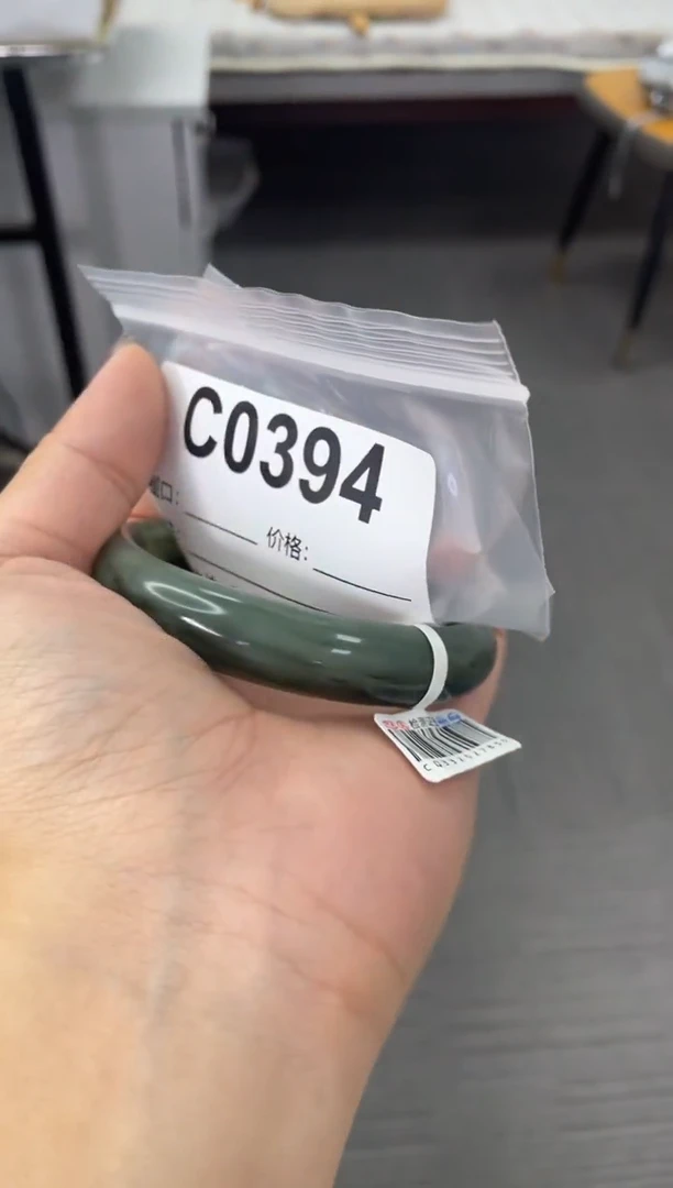 石英质玉（天山翠）手镯未镶嵌c0394