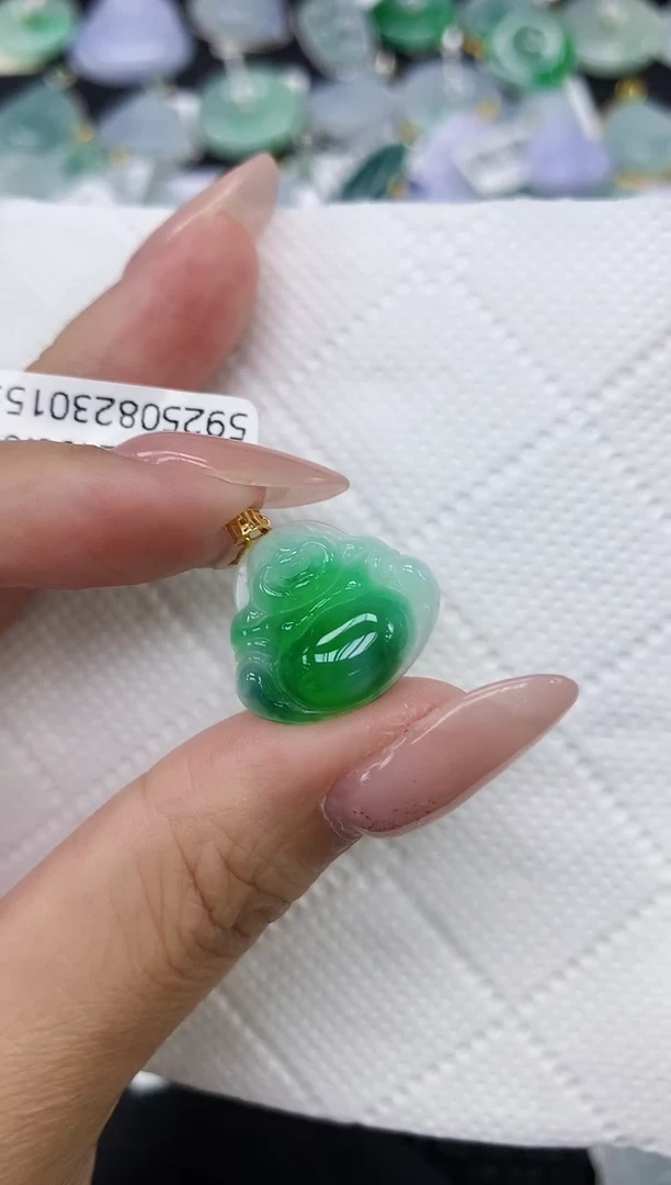 颈饰18K金镶嵌翡翠1111111111