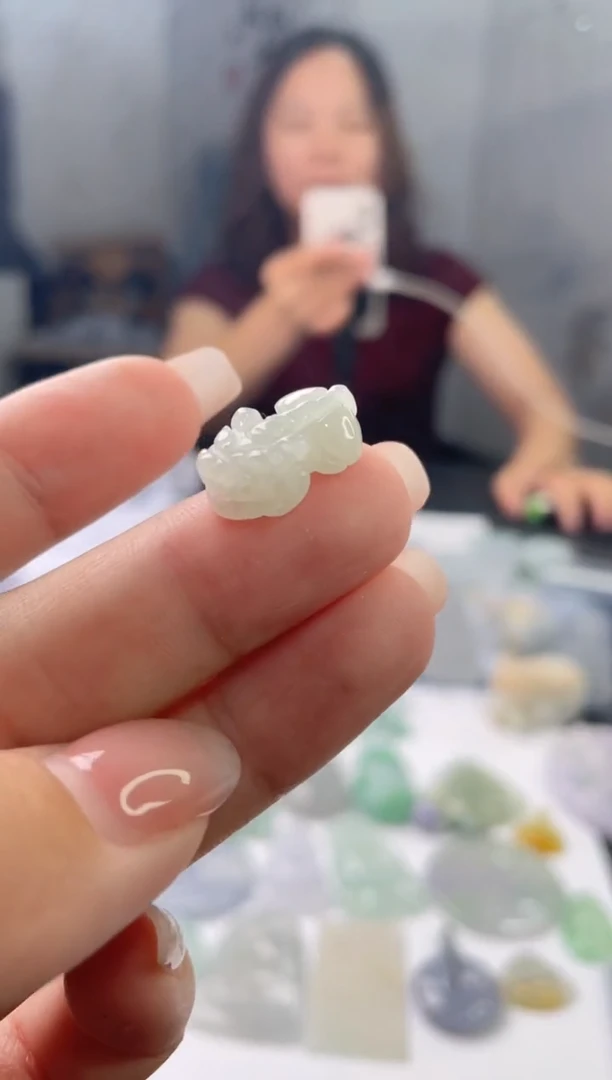 翡翠未镶嵌吊坠(不含链)1