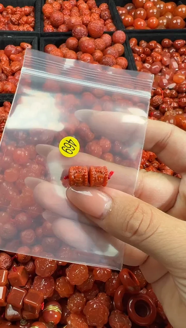 南红玛瑙未镶嵌颈饰1