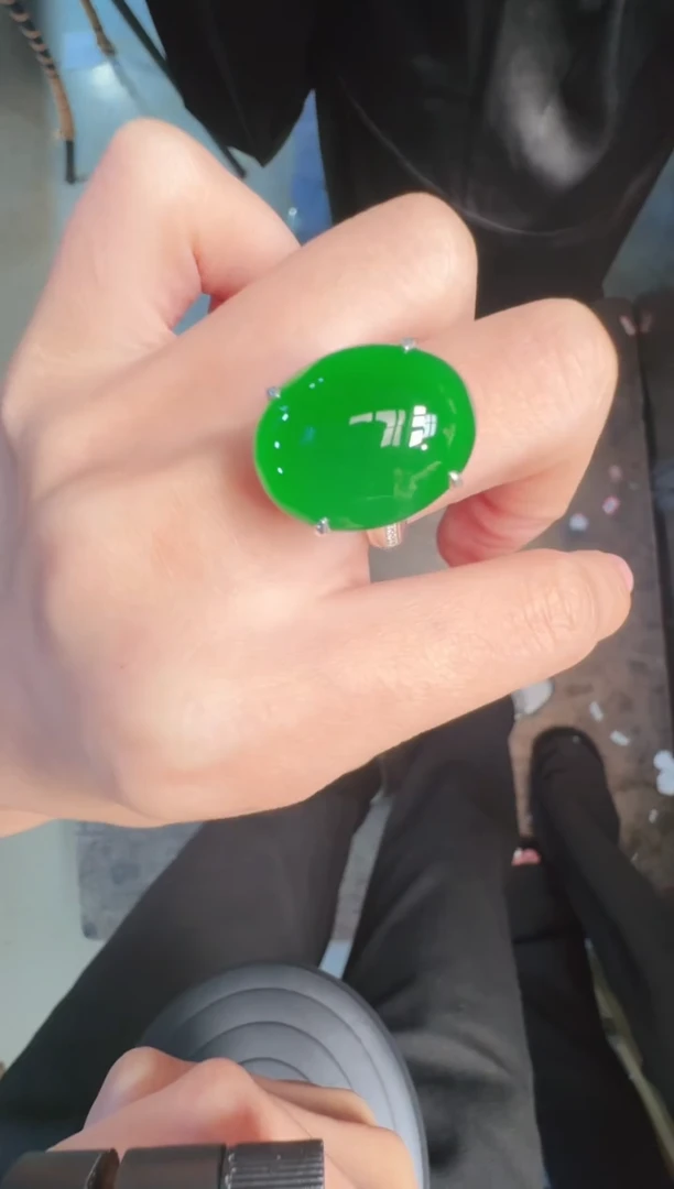 未镶嵌定制翡翠A货有轻微色差属于正常现象，戒指1