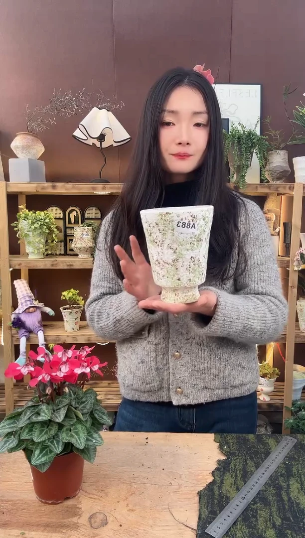 以实际为准编号 883  景德镇手绘花盆