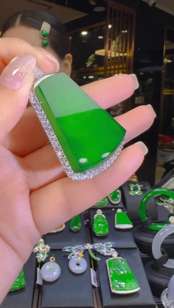 吊坠(赠链)银S925镶嵌翡翠029（多样性发其一）