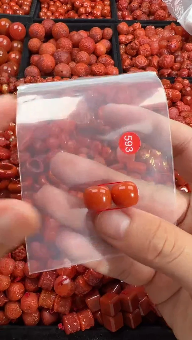 南红玛瑙未镶嵌颈饰1