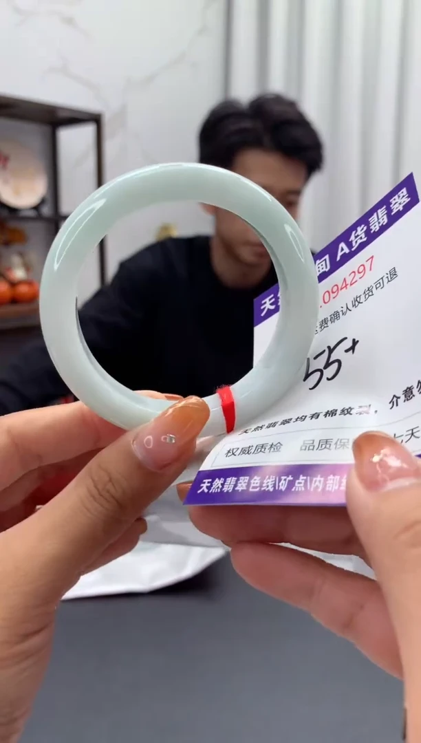 未镶嵌手镯翡翠有纹，完美者勿拍