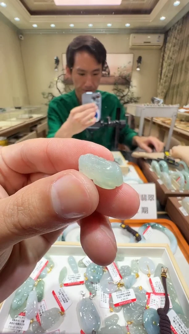 颈饰未镶嵌翡翠-纯天然缅甸A货翡翠冰貔貅吊坠-16*8.8*6.7