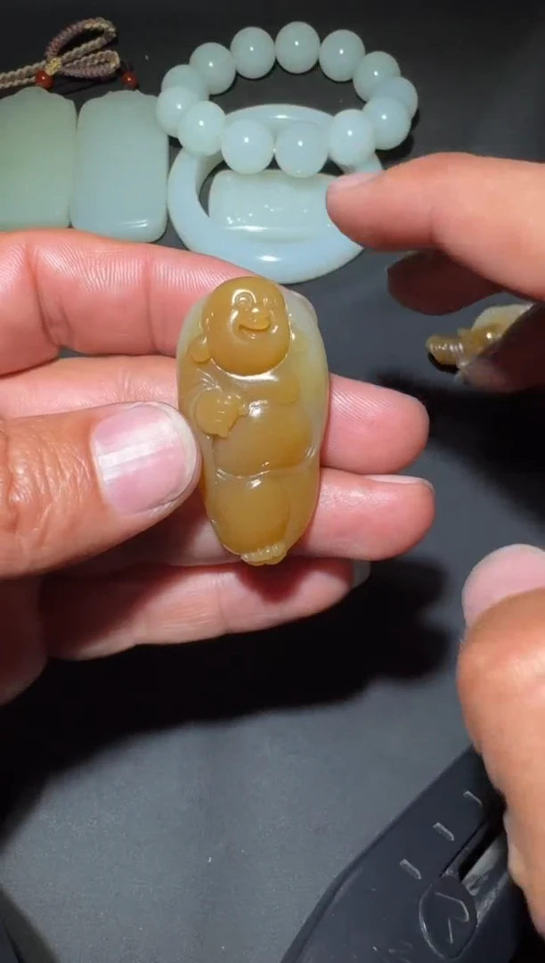 未镶嵌和田玉（糖玉）挂件和田玉