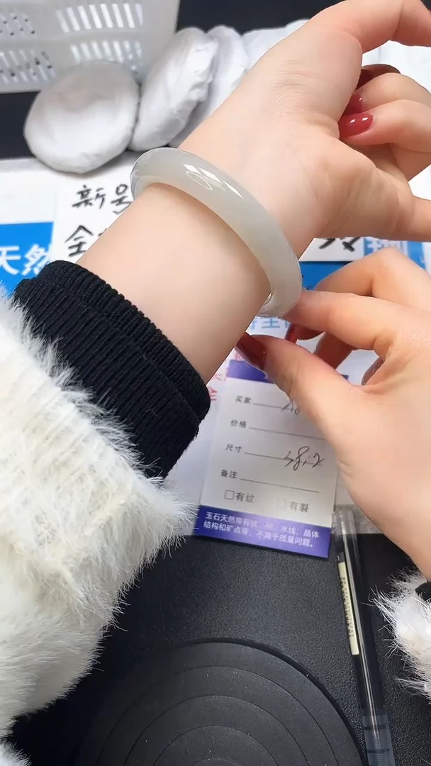 【闪购商品】石英质玉手镯未镶嵌82