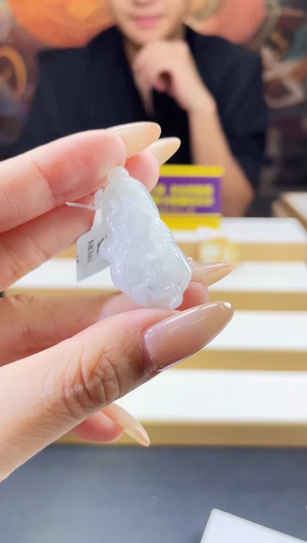 翡翠未镶嵌颈饰多样性发其一