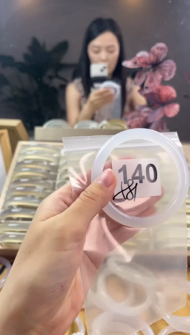 玛瑙/玉髓手镯未镶嵌140