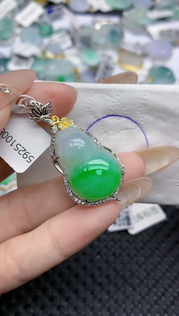 颈饰银S925镶嵌翡翠48   天然翡翠A货  百元以上9米证书费自理