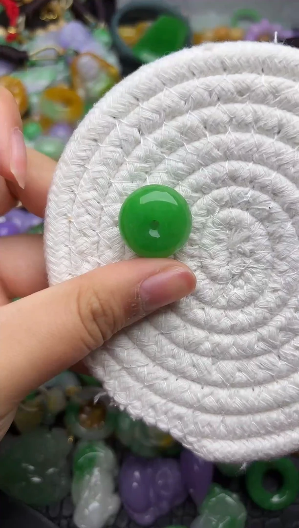 颈饰未镶嵌翡翠缅甸翡翠吊坠