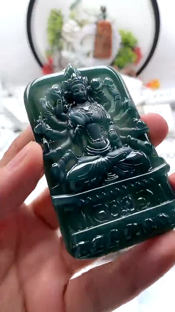 翡翠未镶嵌颈饰千手观音