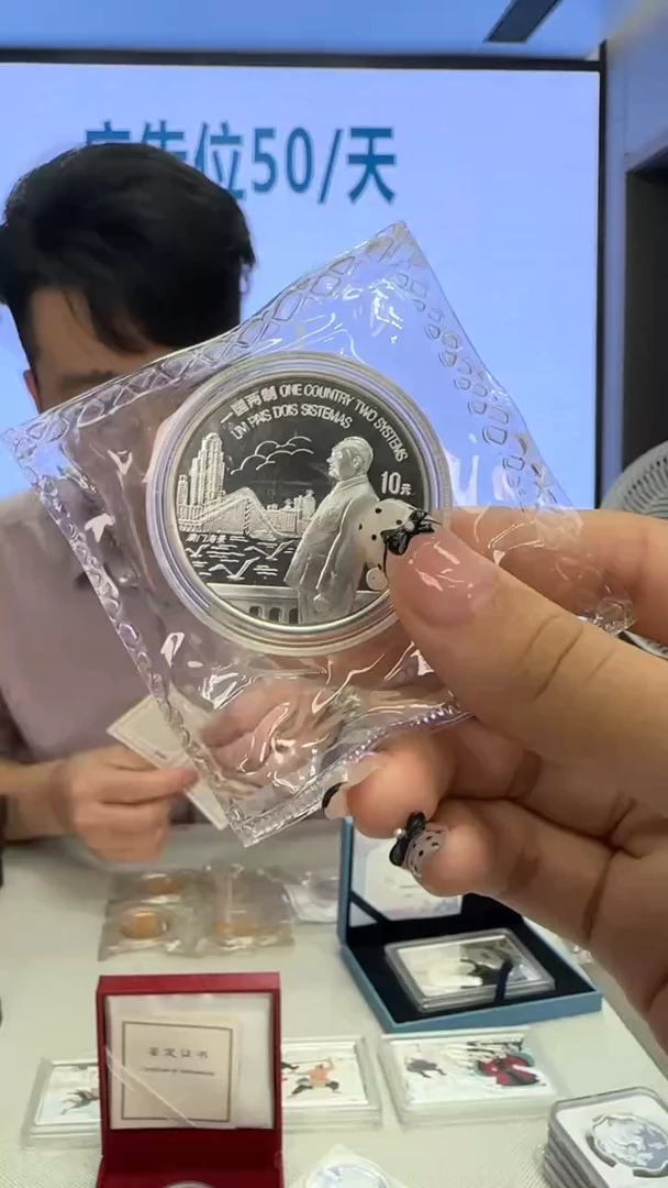 纯银澳门回归1盎司银币第一组带证配盒