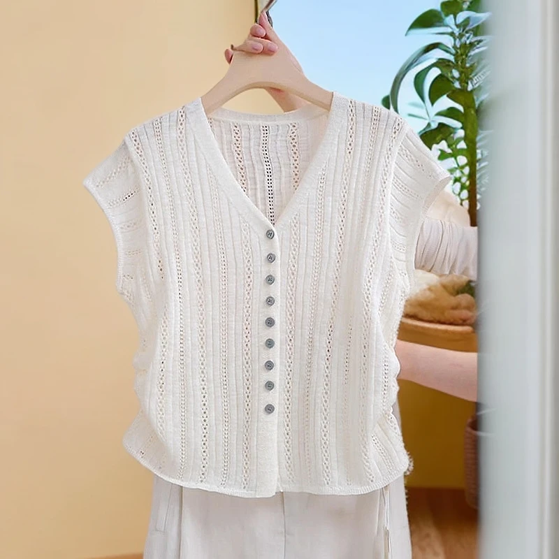 法式小众气质短袖t恤女夏2025新款洋气设计感减龄V领时尚休闲上衣