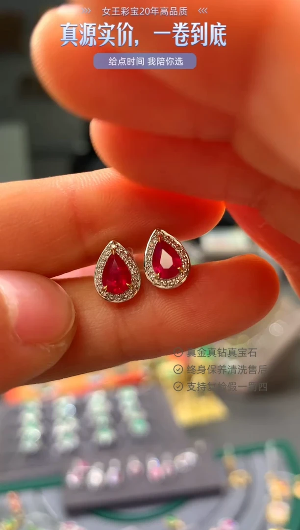 18K金镶嵌耳饰红宝石缅甸1.0克拉老烧鸽血红
