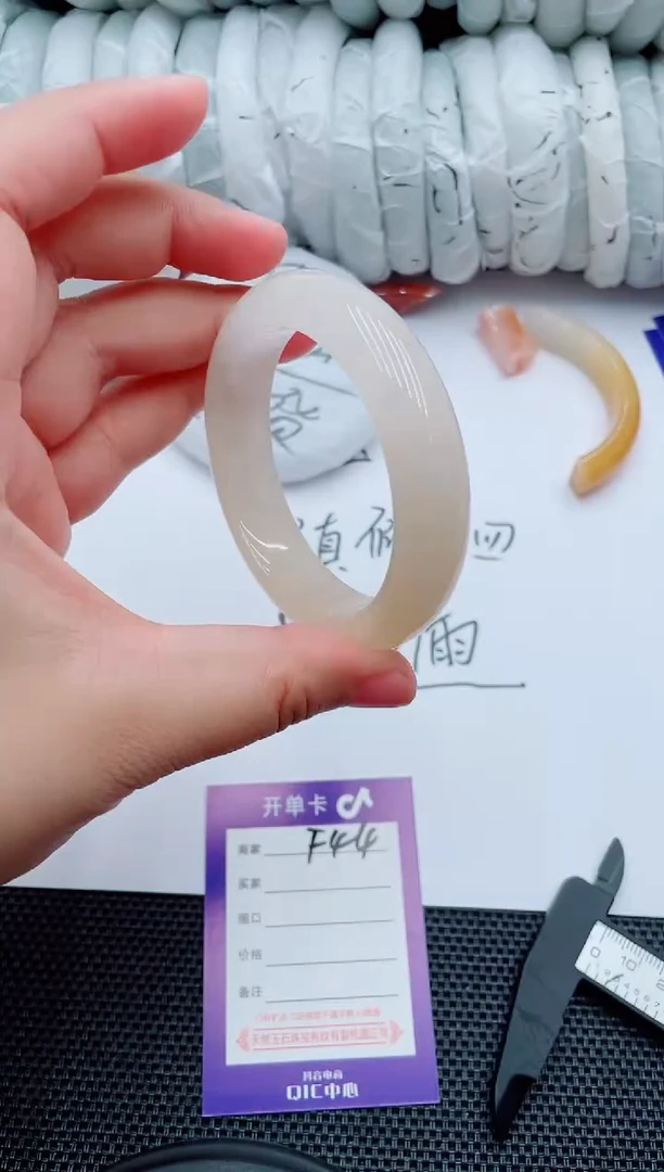 石英质玉手镯未镶嵌F44-53-54