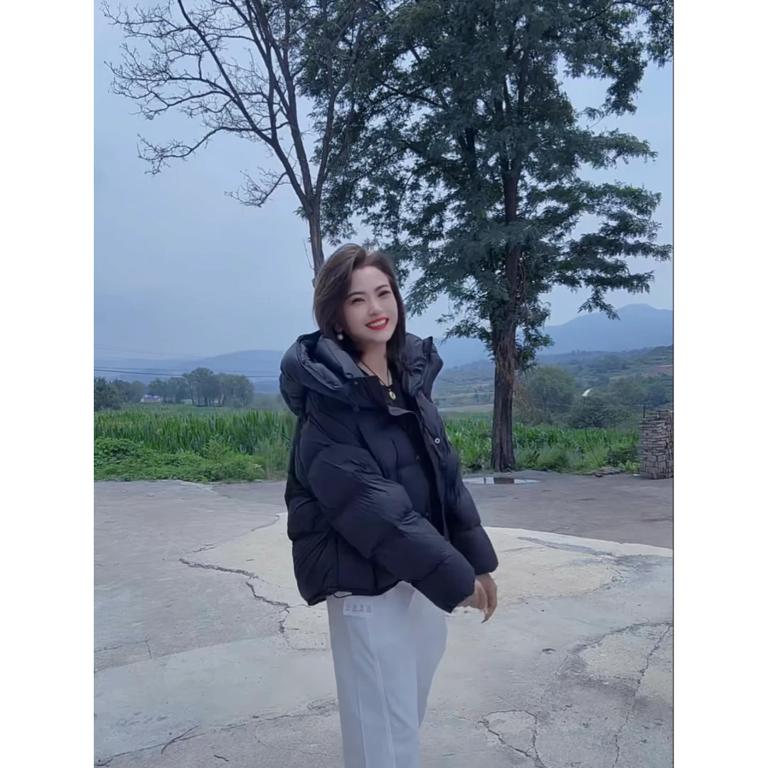 艳艳家 新款面包舒适时尚连帽羽绒服