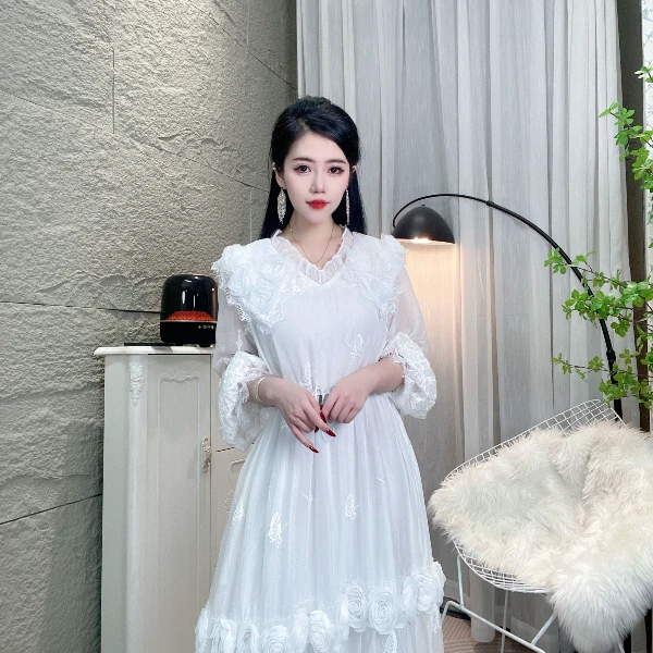 Bikamo/比卡陌2025新款刺绣立体花纯色气质通勤连衣裙L8211-1白色