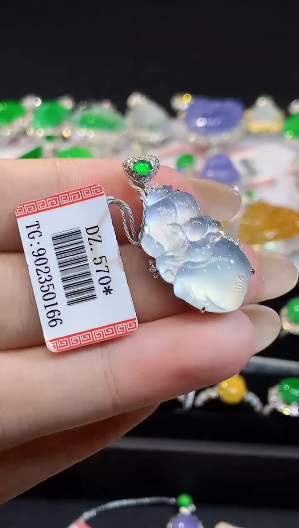 吊坠(不含链)18K金镶嵌翡翠L多样性发其一