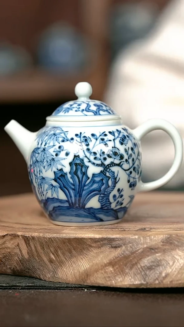 手绘手绘高温现代瓷  气  松竹梅宫灯壶130cc