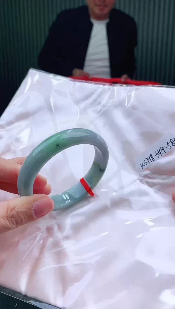 未镶嵌手镯翡翠54+