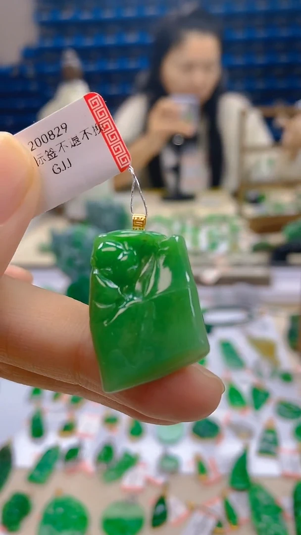 颈饰18K金镶嵌翡翠新号开播 全场乱卖