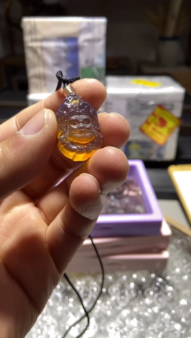 琥珀颈饰未镶嵌黄财神