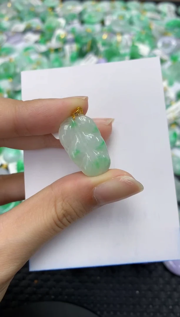 翡翠18K金镶嵌颈饰天然缅甸翡翠A货