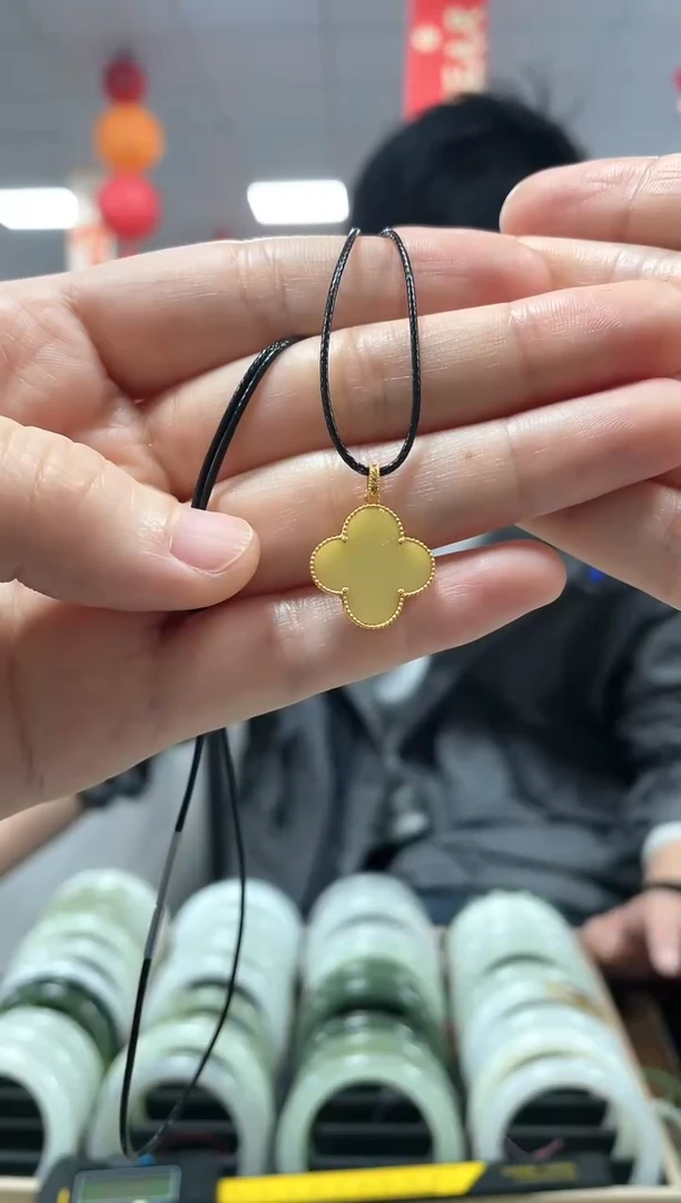 【闪购商品】和田玉颈饰18K金镶嵌黄玉挂件一件