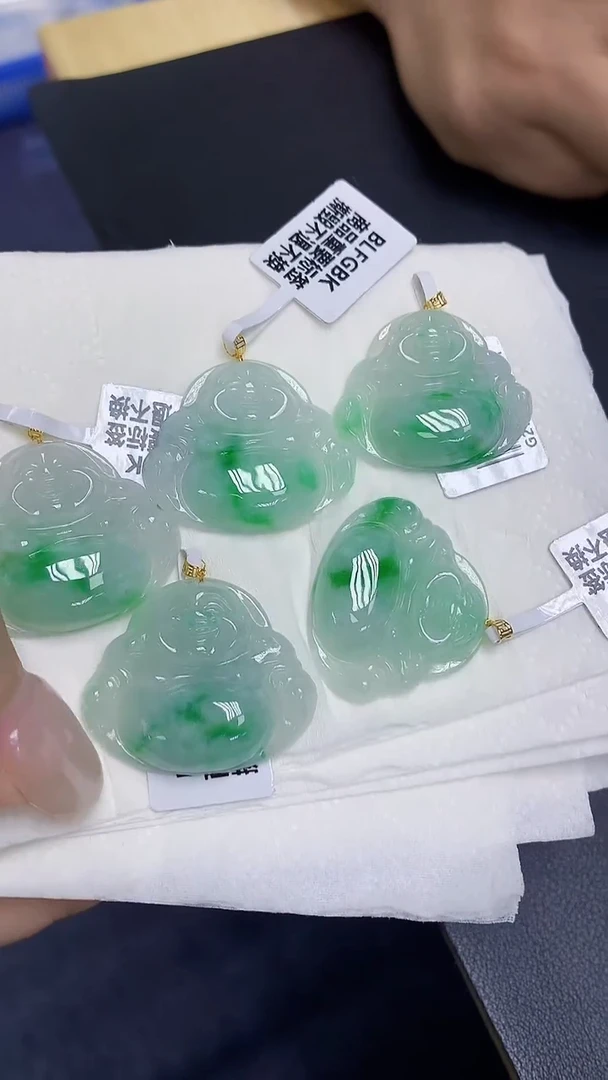翡翠18K金镶嵌颈饰天然缅甸翡翠A货多样性发其一