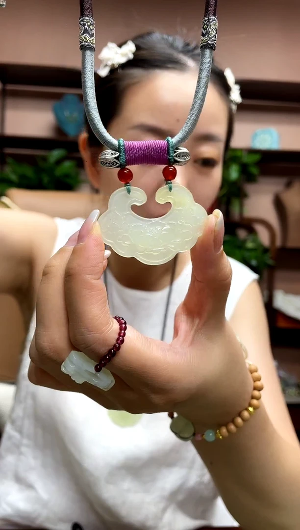 岫玉未镶嵌吊坠·