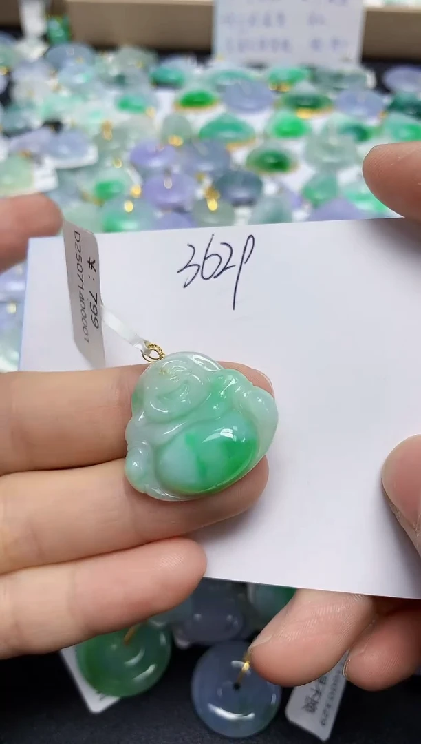 翡翠18K金镶嵌颈饰天然缅甸翡翠A货