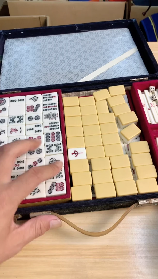 默认微瑕，no退no换，介意勿拍