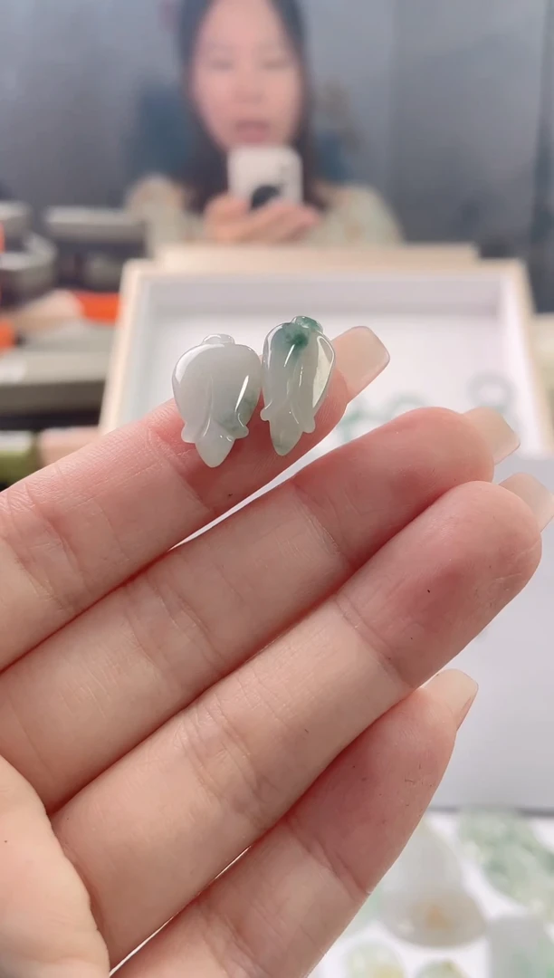 翡翠未镶嵌吊坠(不含链)2个飘花小花